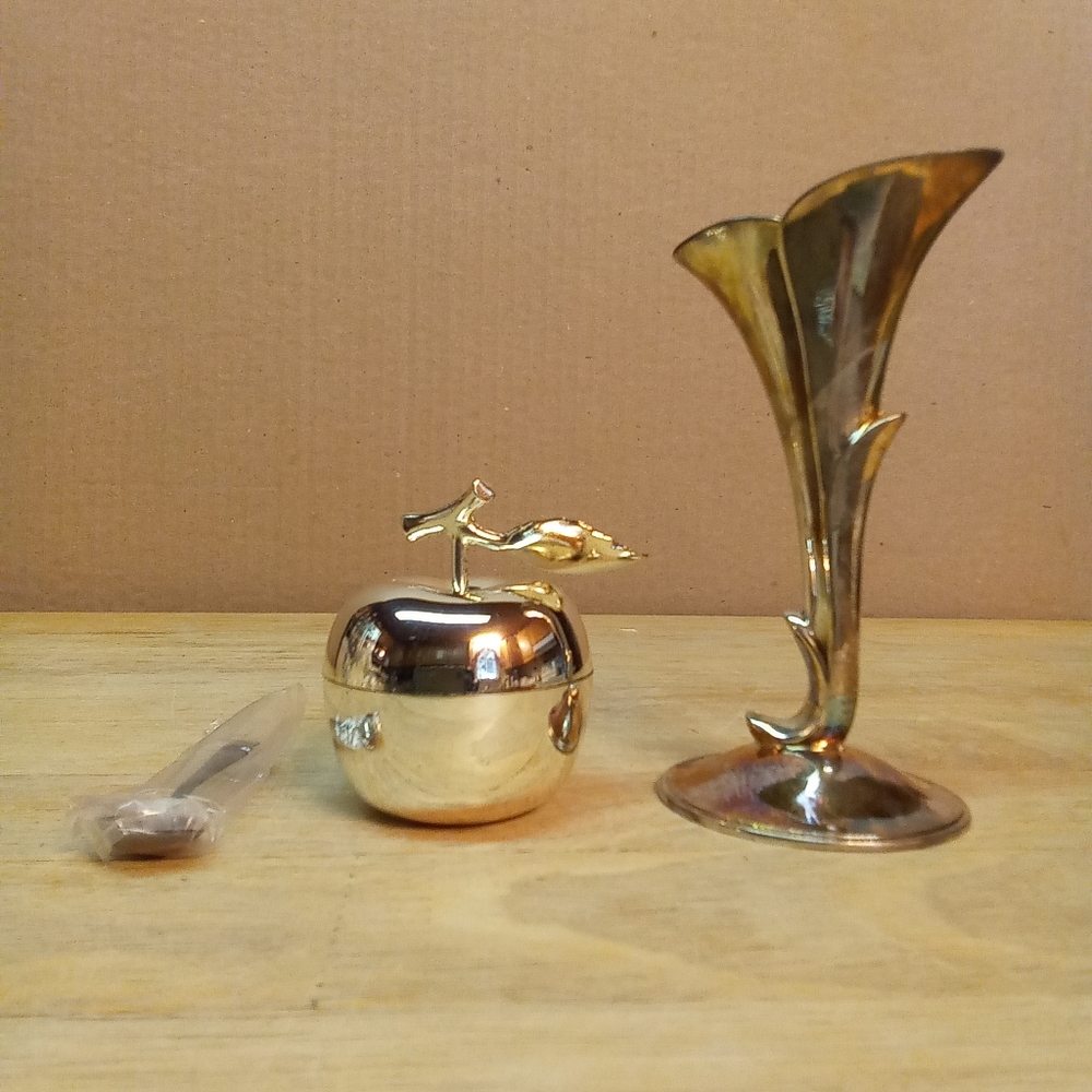 Mini Silver Apple w/Spoon And Silver Plated Vase
